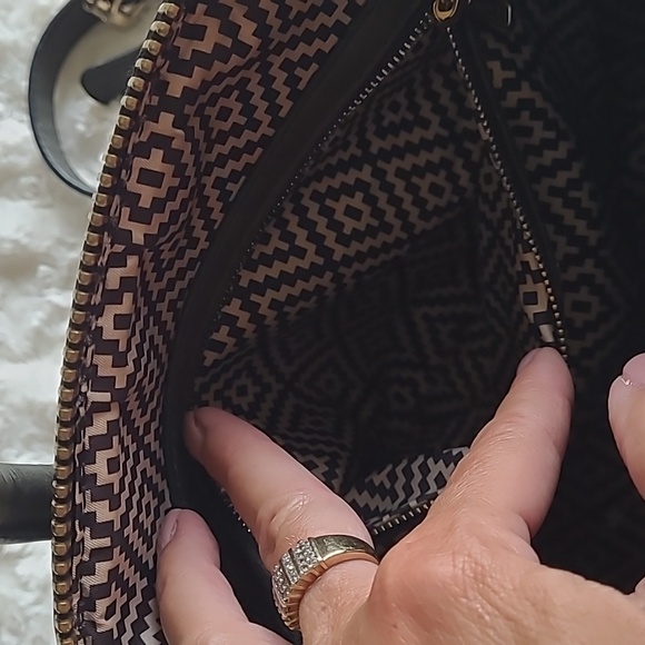 Sasha + Sofi gray zippered purse with weave design. Handle and shoulder strap. - Picture 17 of 17